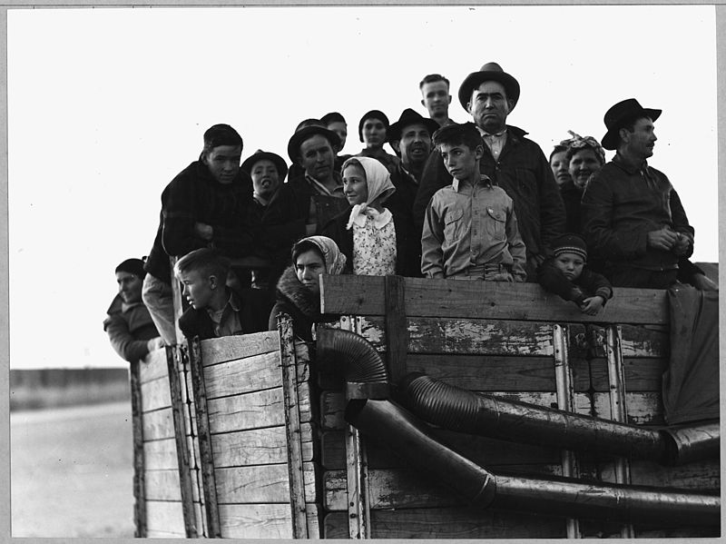 800px-Eloy,_Pinal_County,_Arizona._Truck-load_of_cotton_pickers,_just_pulled_into_town_in_the_late_afterno_._._._-_NARA_-_522260